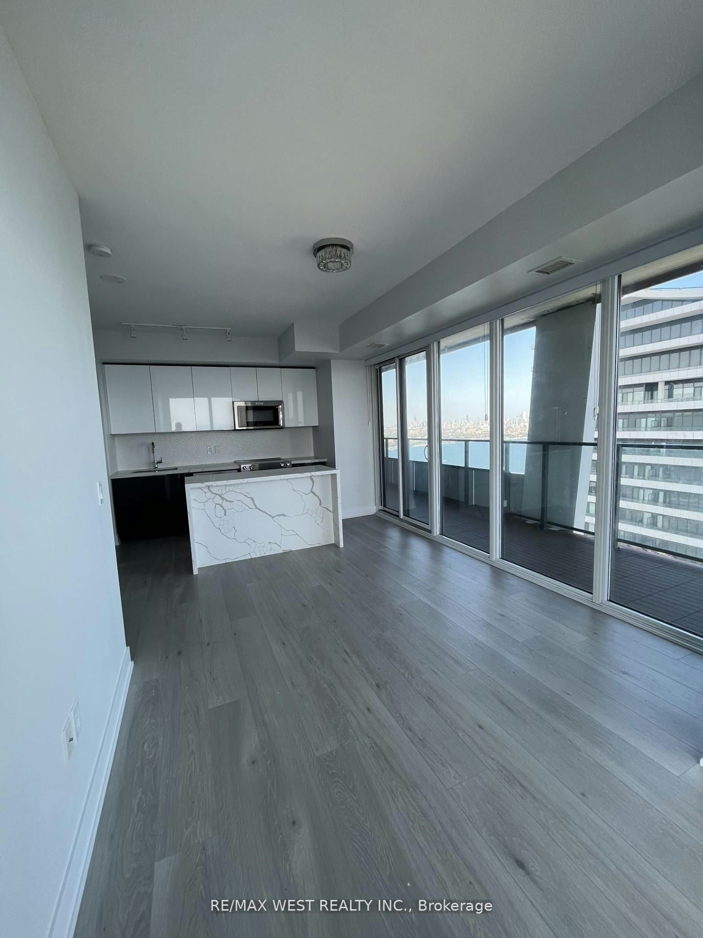 4910-30 Shore Breeze Drive, Toronto, ON, M8V 0J1 - 4