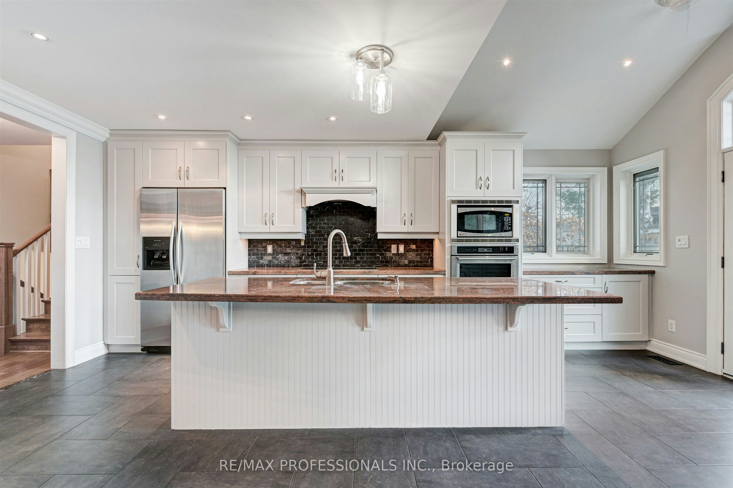 64 Ravensbourne Crescent, Toronto, ON, M9A 2A8 - 7