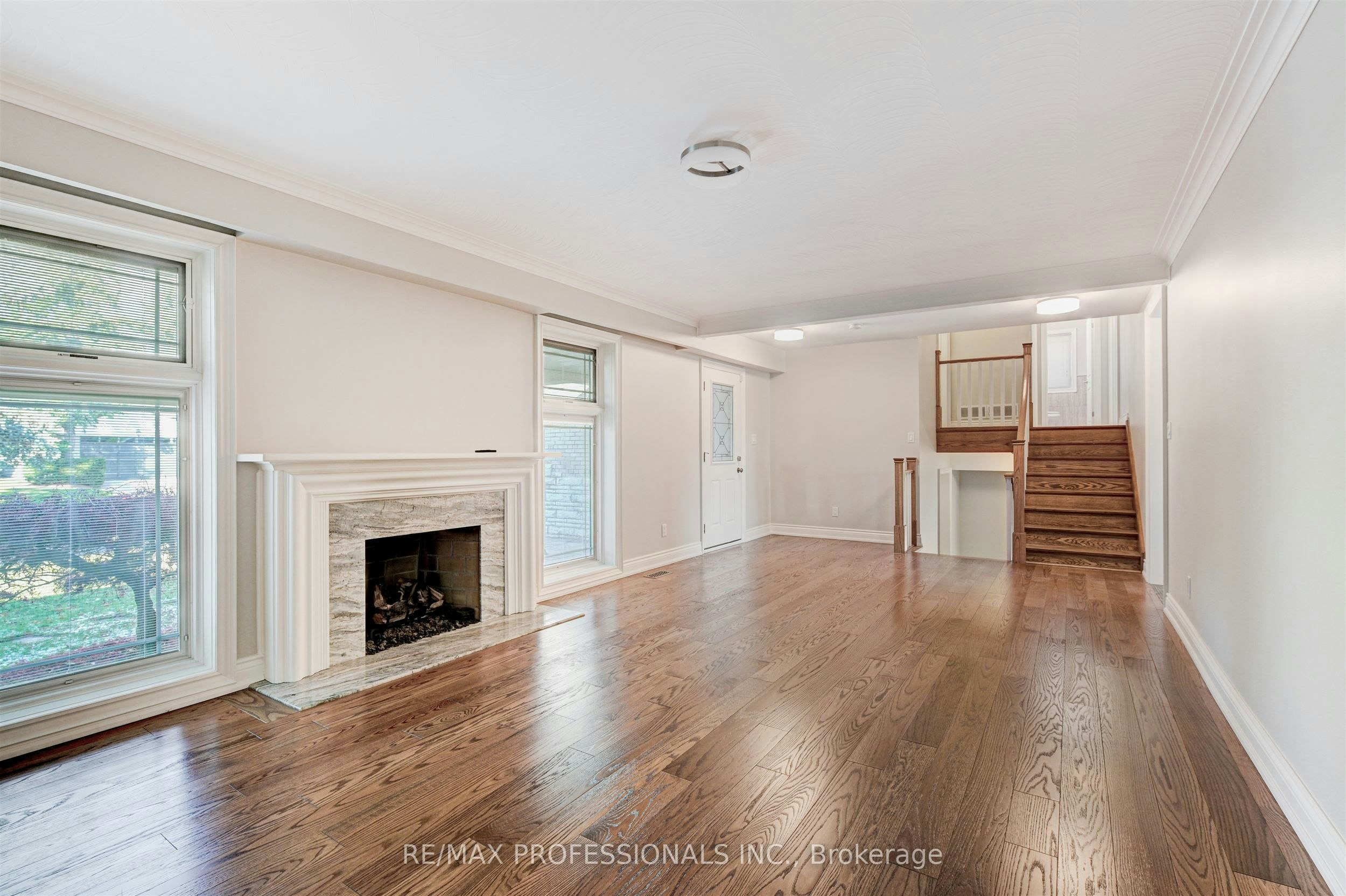 64 Ravensbourne Crescent, Toronto, ON, M9A 2A8 - 6