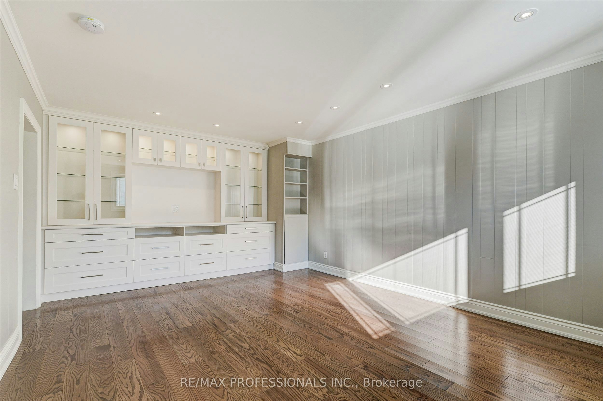 64 Ravensbourne Crescent, Toronto, ON, M9A 2A8 - 11