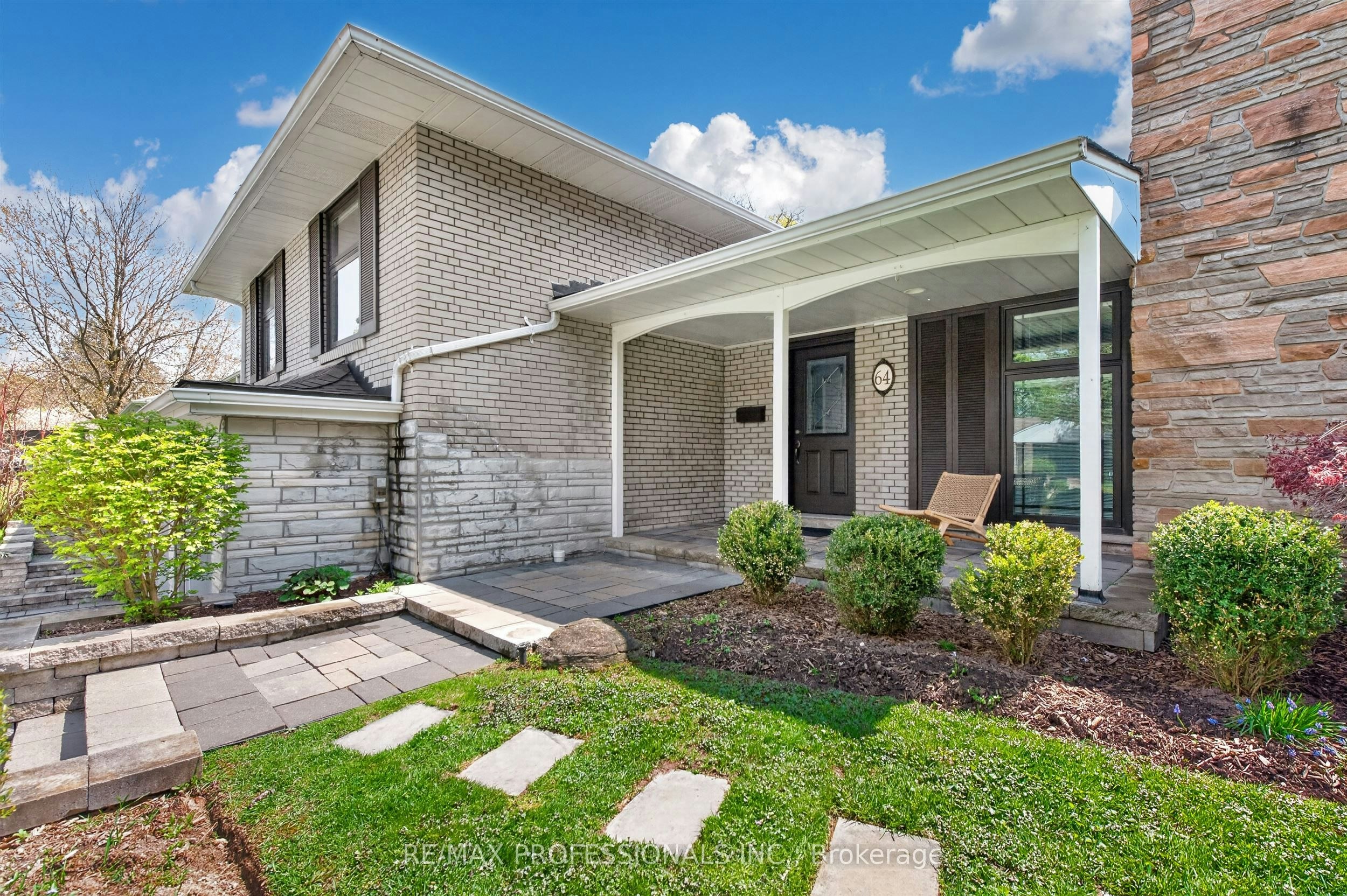 64 Ravensbourne Crescent, Toronto, ON, M9A 2A8 - 3