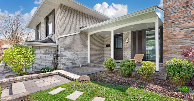 64 Ravensbourne Crescent, Toronto, ON, M9A 2A8 - 3