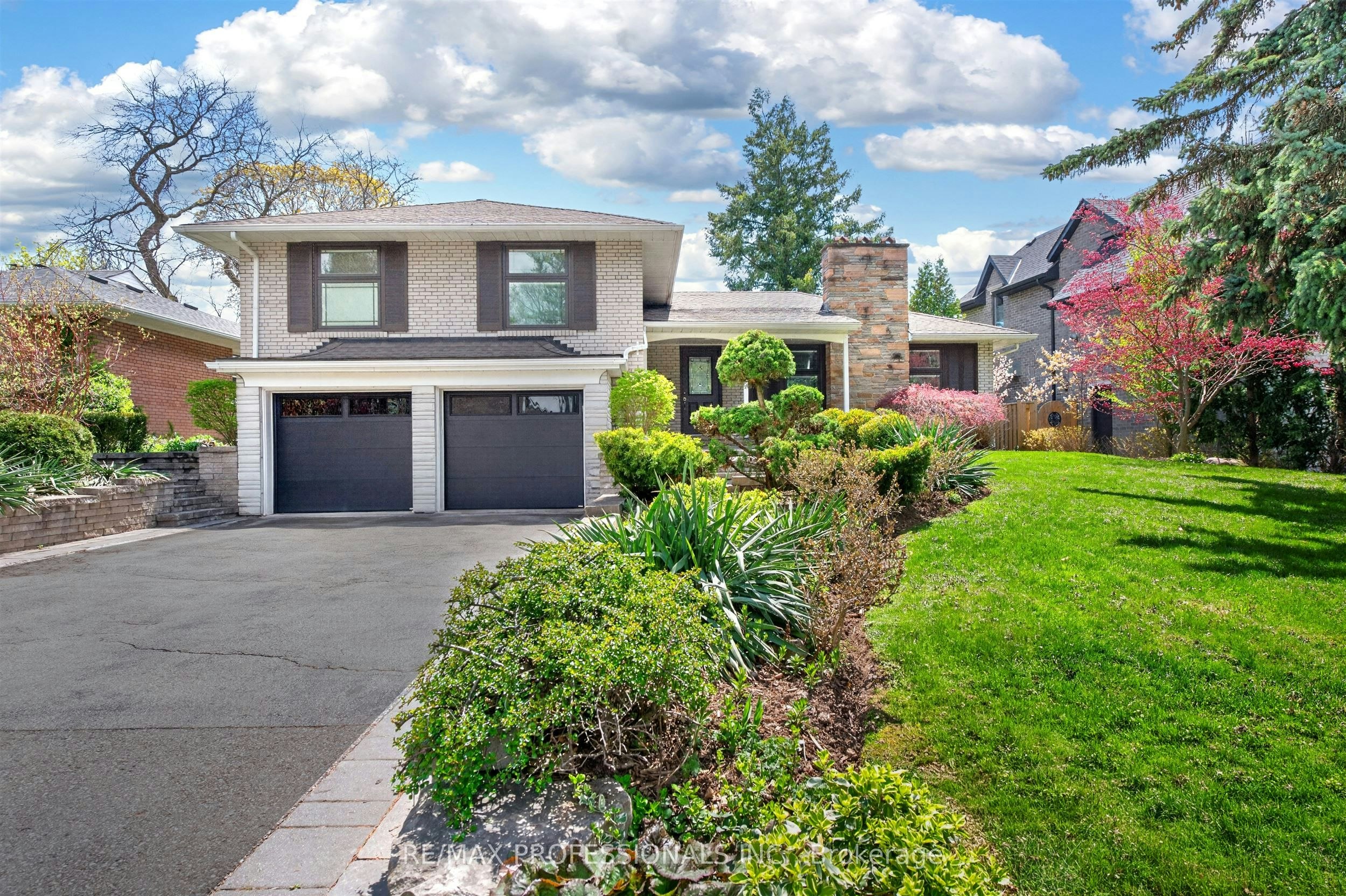 64 Ravensbourne Crescent, Toronto, ON, M9A 2A8