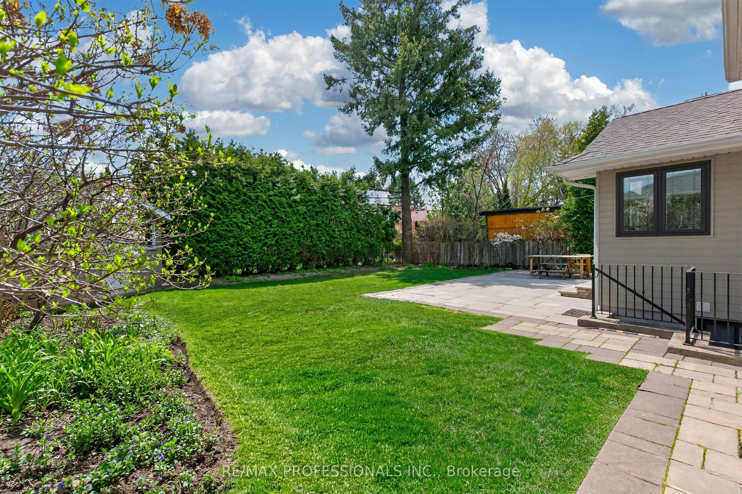 64 Ravensbourne Crescent, Toronto, ON, M9A 2A8 - 22