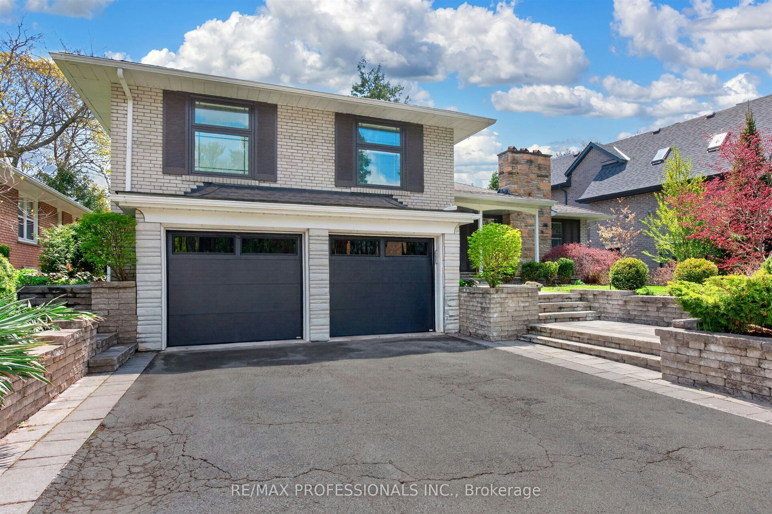 64 Ravensbourne Crescent, Toronto, ON, M9A 2A8 - 2