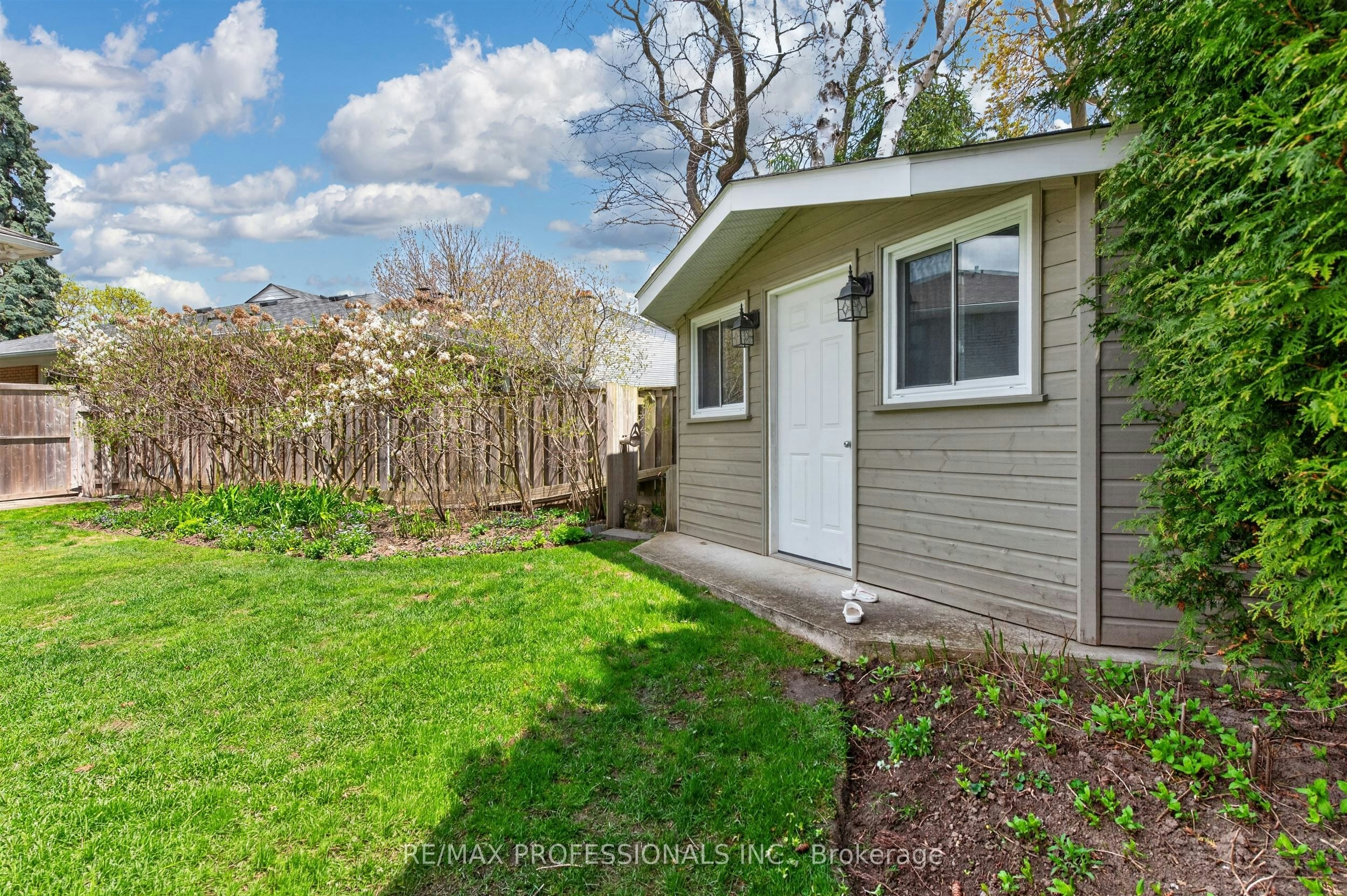 64 Ravensbourne Crescent, Toronto, ON, M9A 2A8 - 26