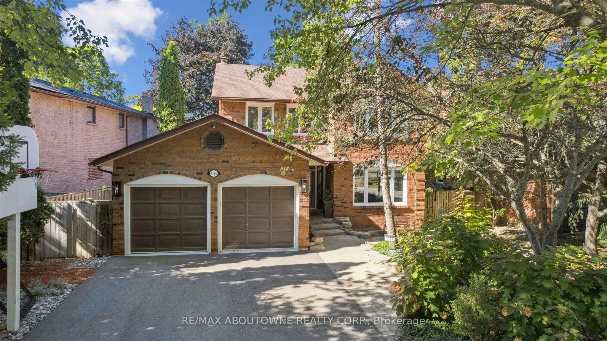 1194 Queen Victoria Avenue, Mississauga, ON, L5H 3H3