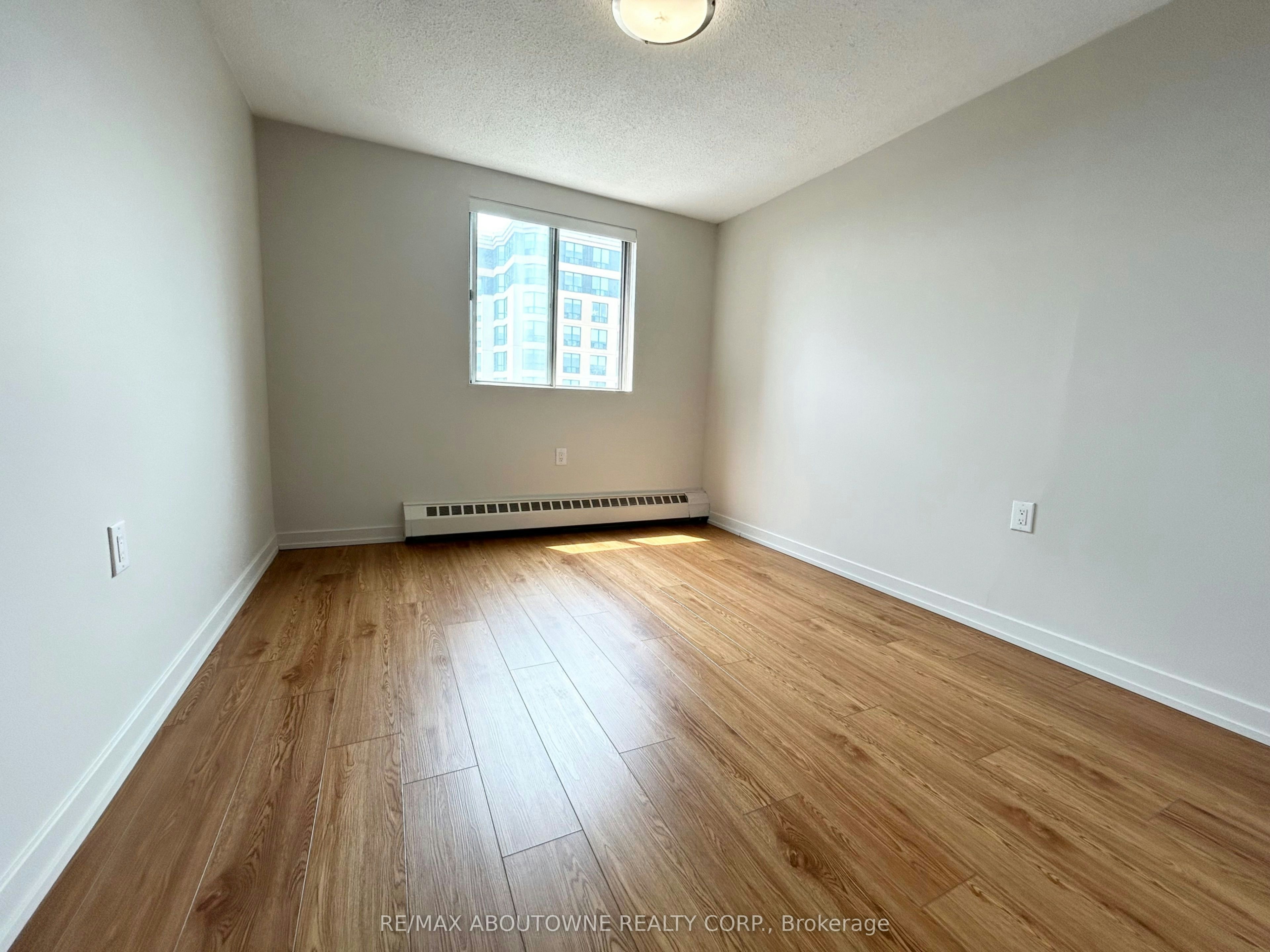 1110-82 Millside Drive, Milton, ON, L9T 4A1 - 11
