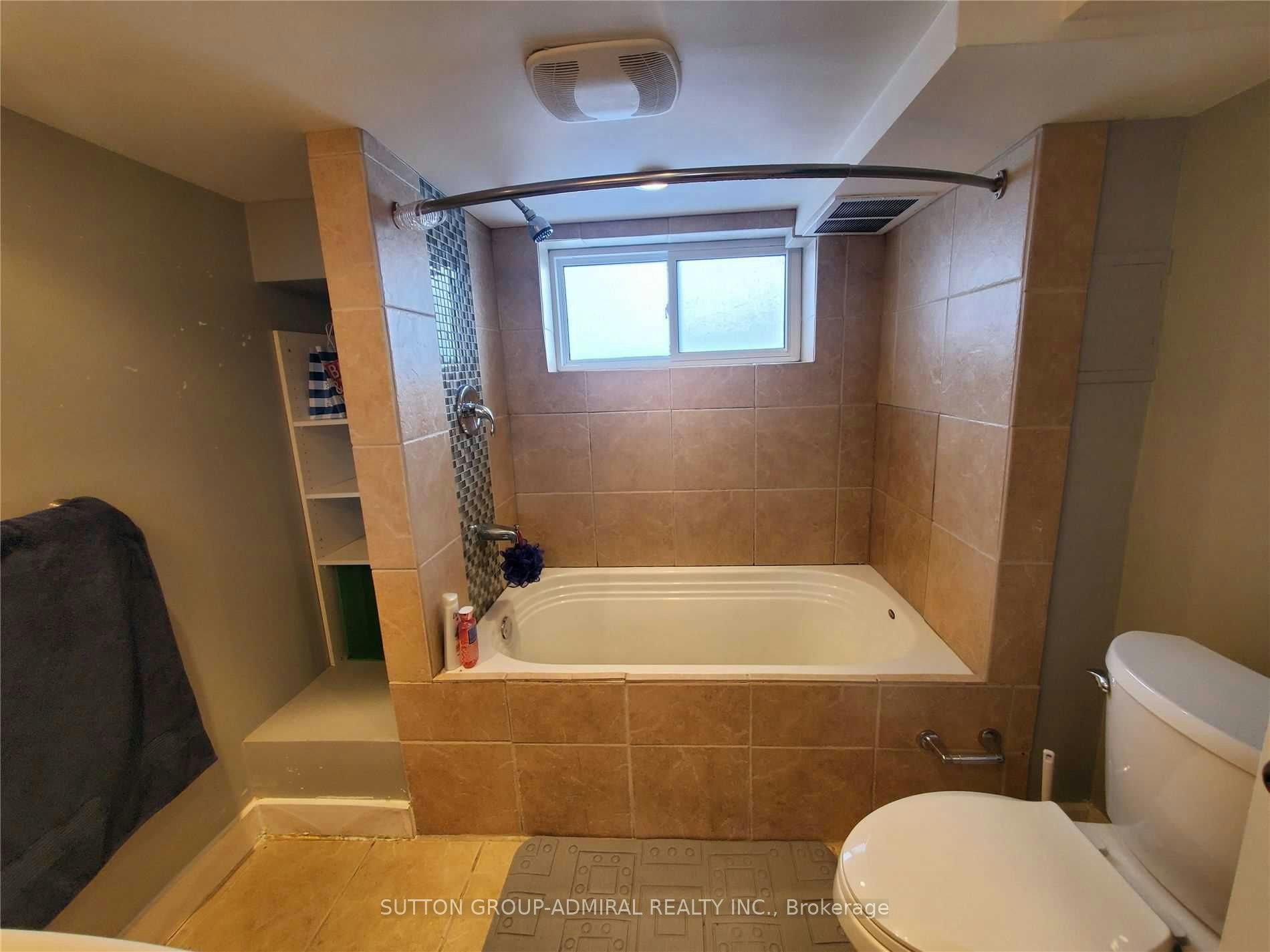 Lower-31 Gilpin Avenue, Toronto, ON, M6M 1G7 - 3