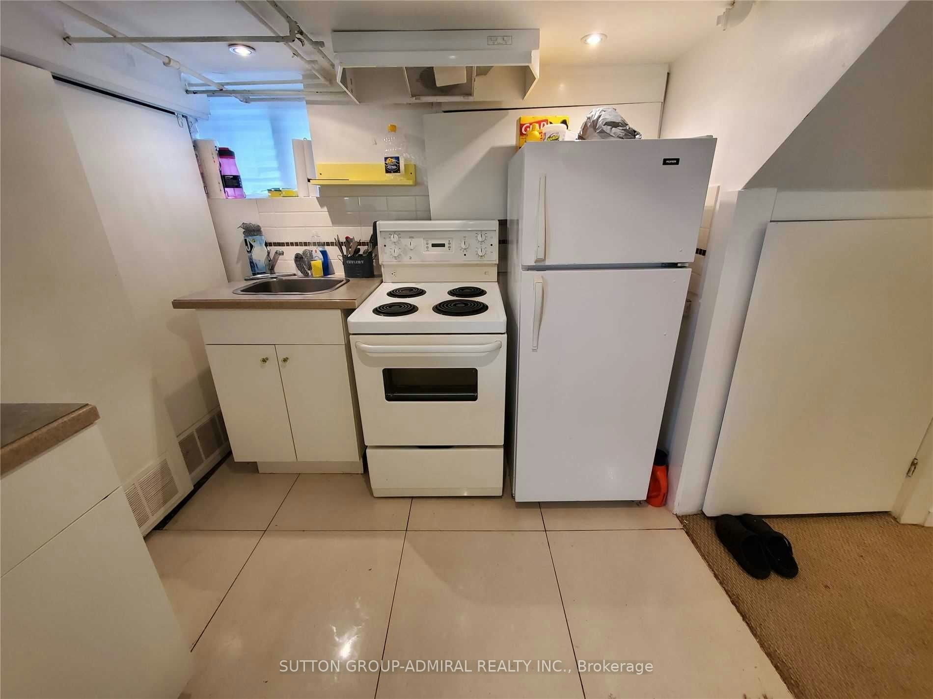 Lower-31 Gilpin Avenue, Toronto, ON, M6M 1G7 - 5