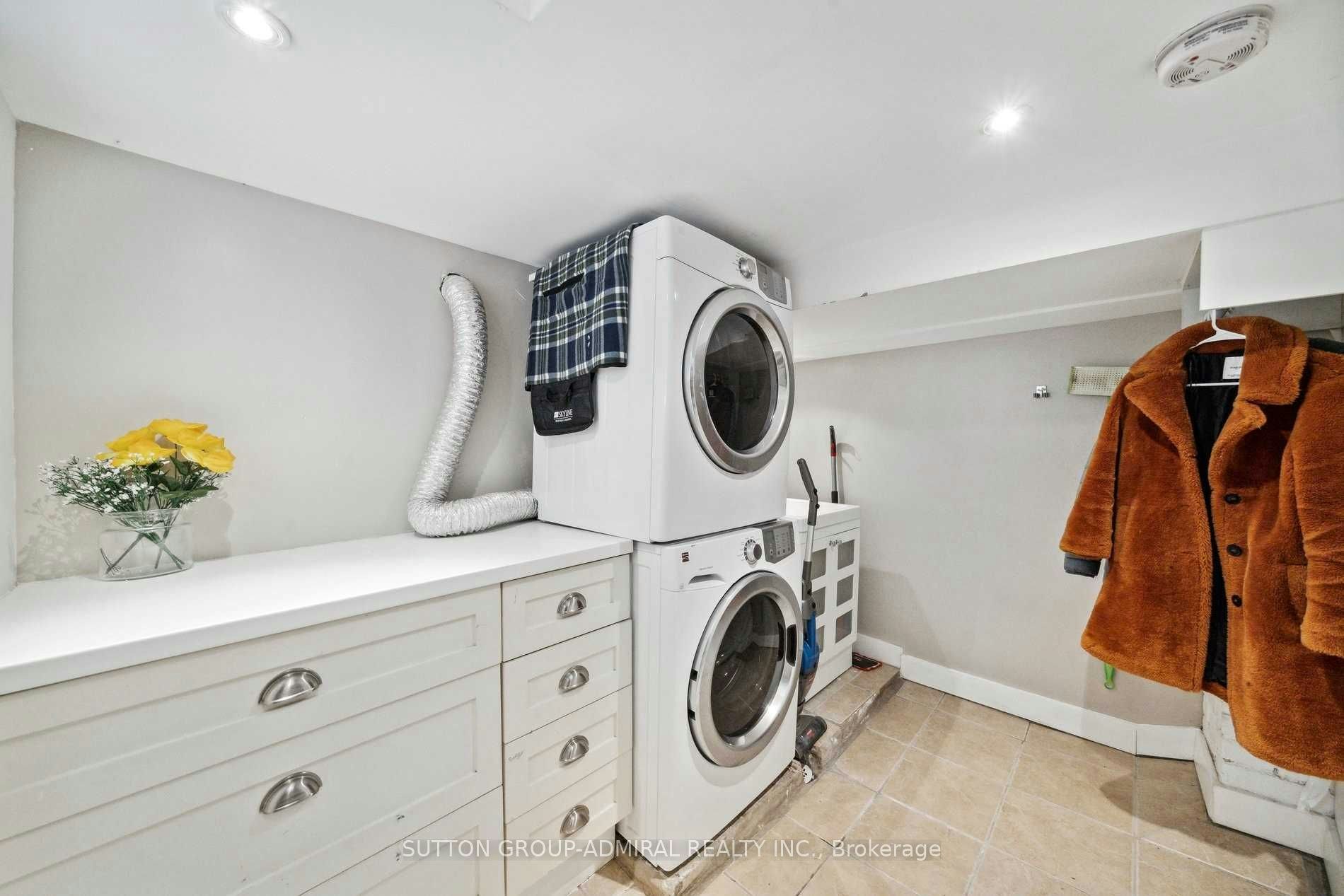 Lower-31 Gilpin Avenue, Toronto, ON, M6M 1G7 - 6