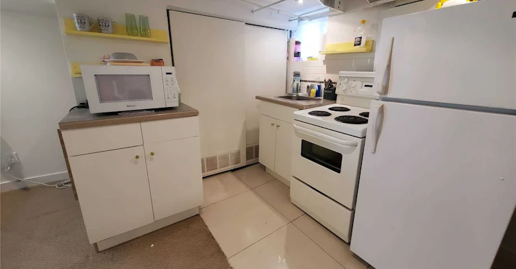 Lower-31 Gilpin Avenue, Toronto, ON, M6M 1G7 - 4