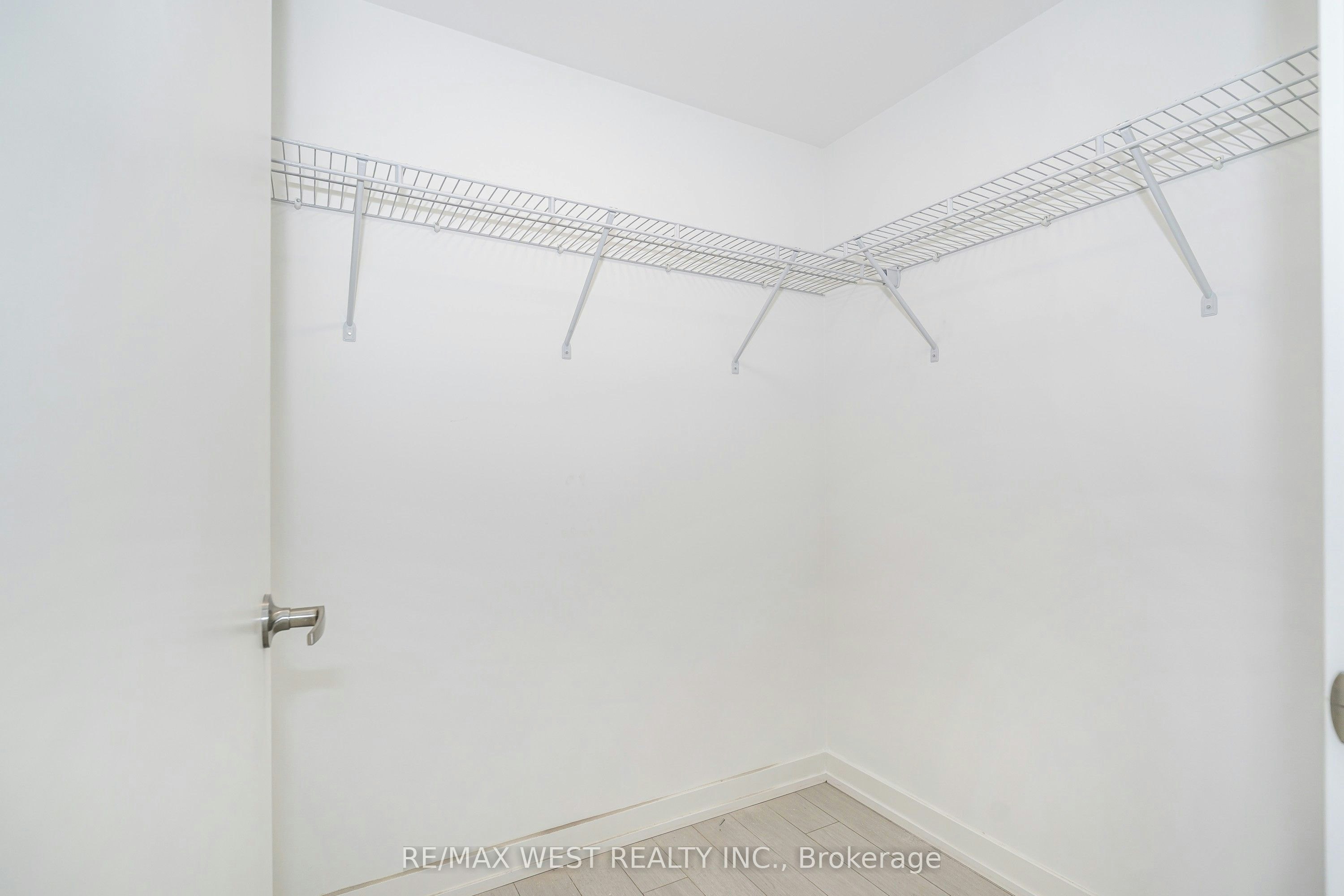 815-4010 Eglinton Avenue, Toronto, ON, M9A 0G5 - 9