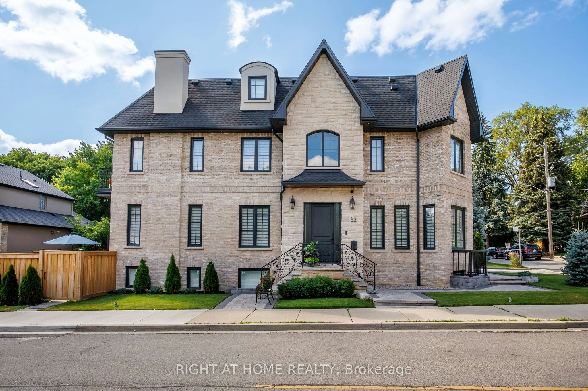 33 Thorndale Avenue, Toronto, ON, M8X 1W8