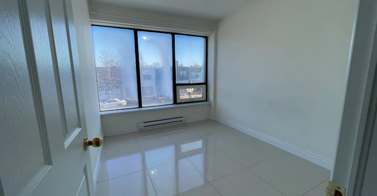 202-258 Lakeshore Road E, Mississauga, ON, L5G 1G9 - 7