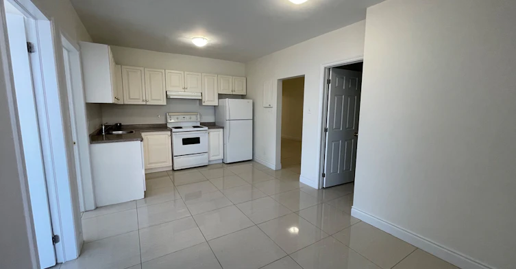 202-258 Lakeshore Road E, Mississauga, ON, L5G 1G9