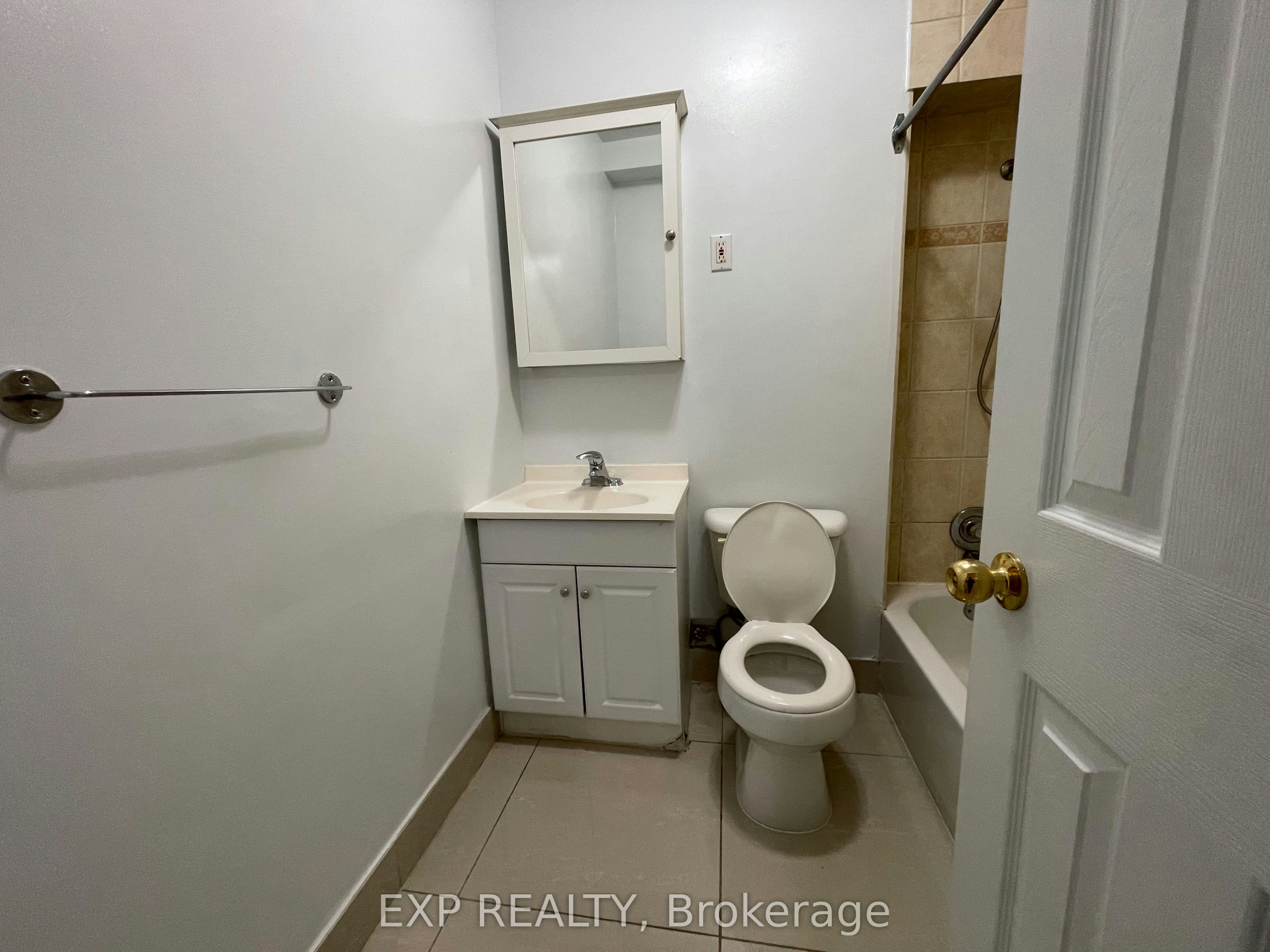 202-258 Lakeshore Road E, Mississauga, ON, L5G 1G9 - 5