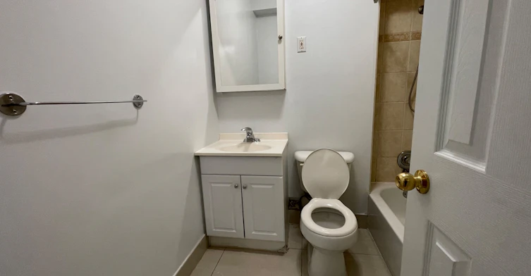 202-258 Lakeshore Road E, Mississauga, ON, L5G 1G9 - 5