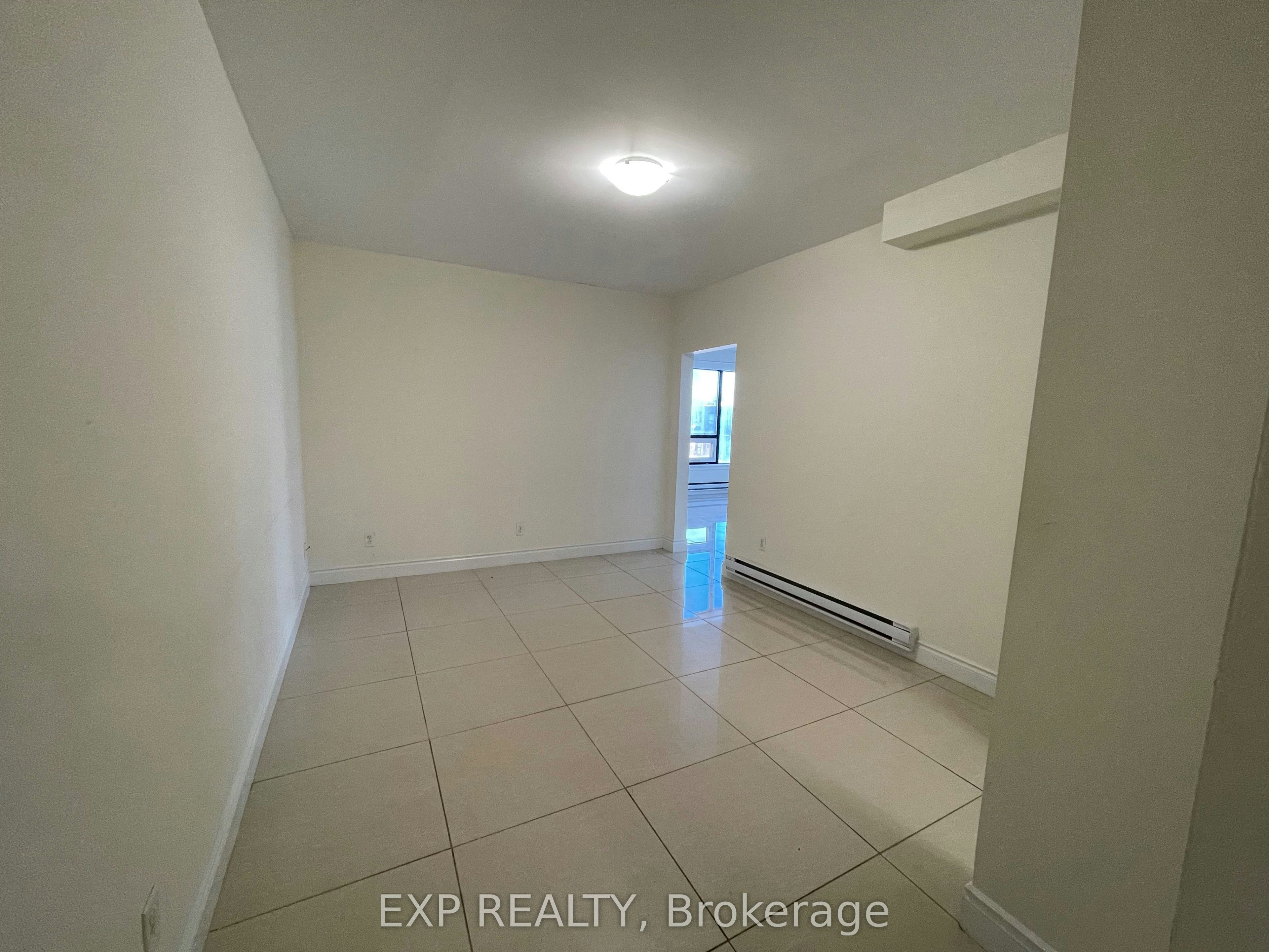 202-258 Lakeshore Road E, Mississauga, ON, L5G 1G9 - 3