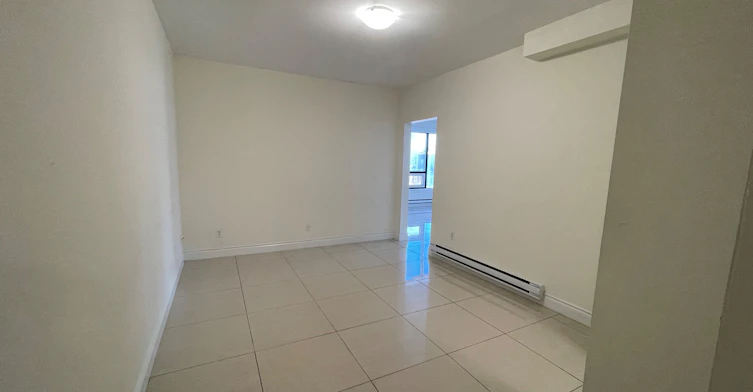202-258 Lakeshore Road E, Mississauga, ON, L5G 1G9 - 3