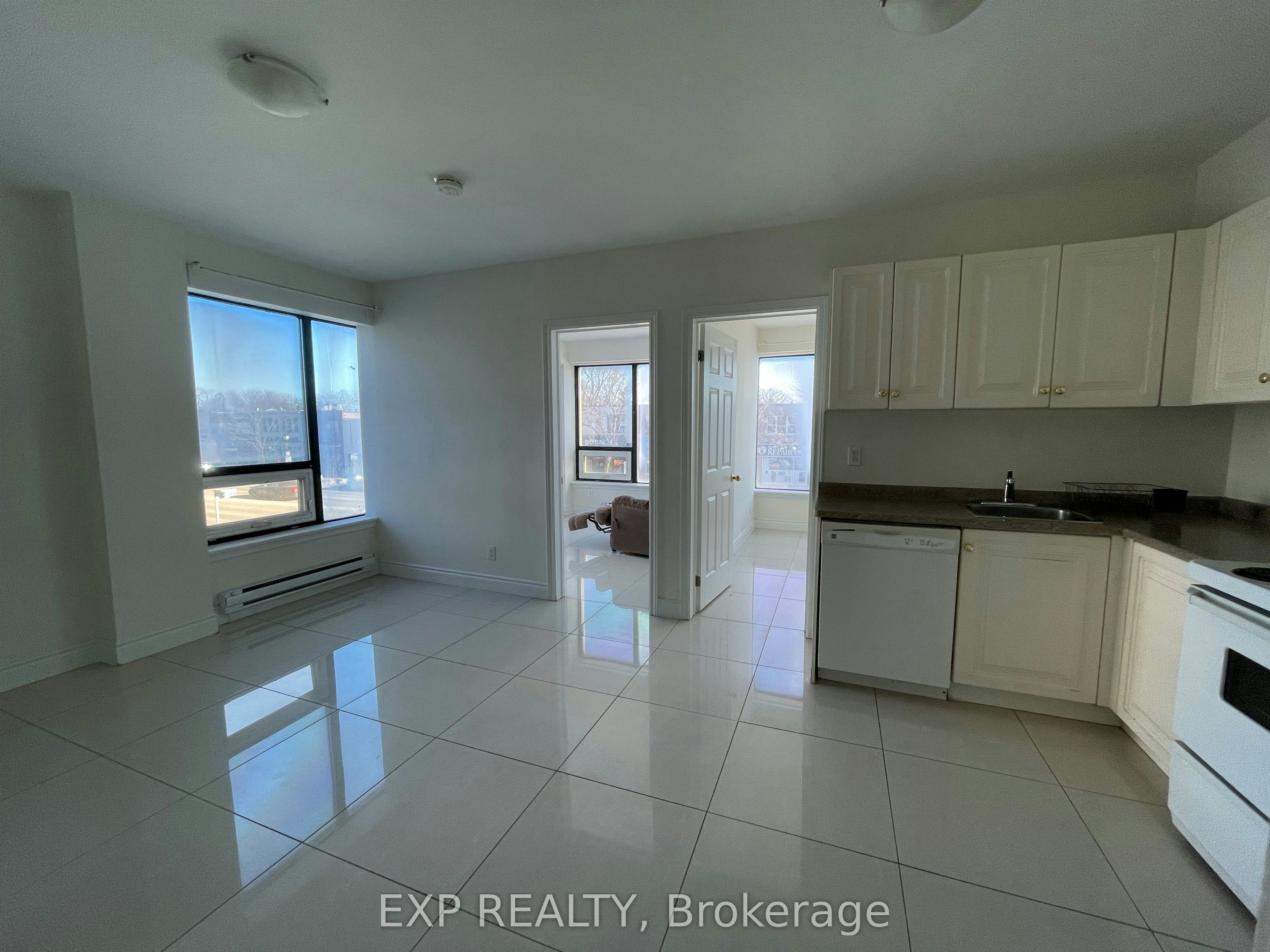 202-258 Lakeshore Road E, Mississauga, ON, L5G 1G9 - 6