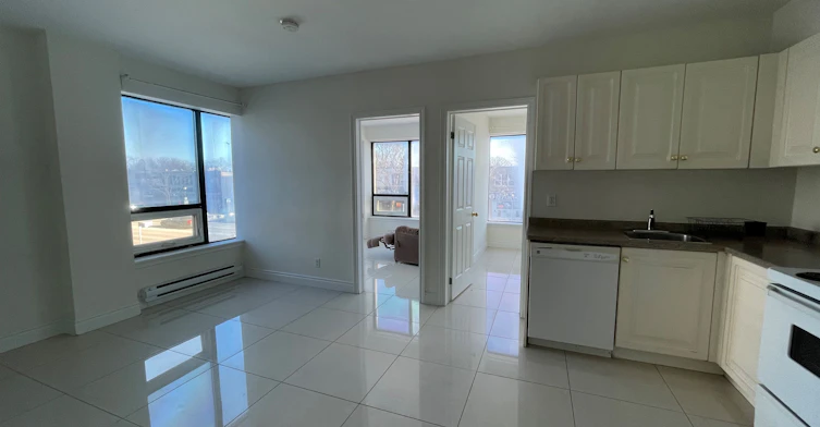 202-258 Lakeshore Road E, Mississauga, ON, L5G 1G9 - 6