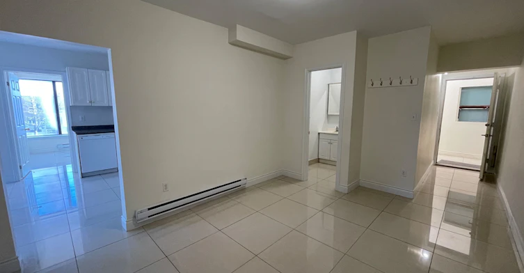 202-258 Lakeshore Road E, Mississauga, ON, L5G 1G9 - 4