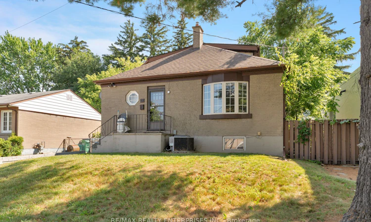 52 Briarwood Avenue