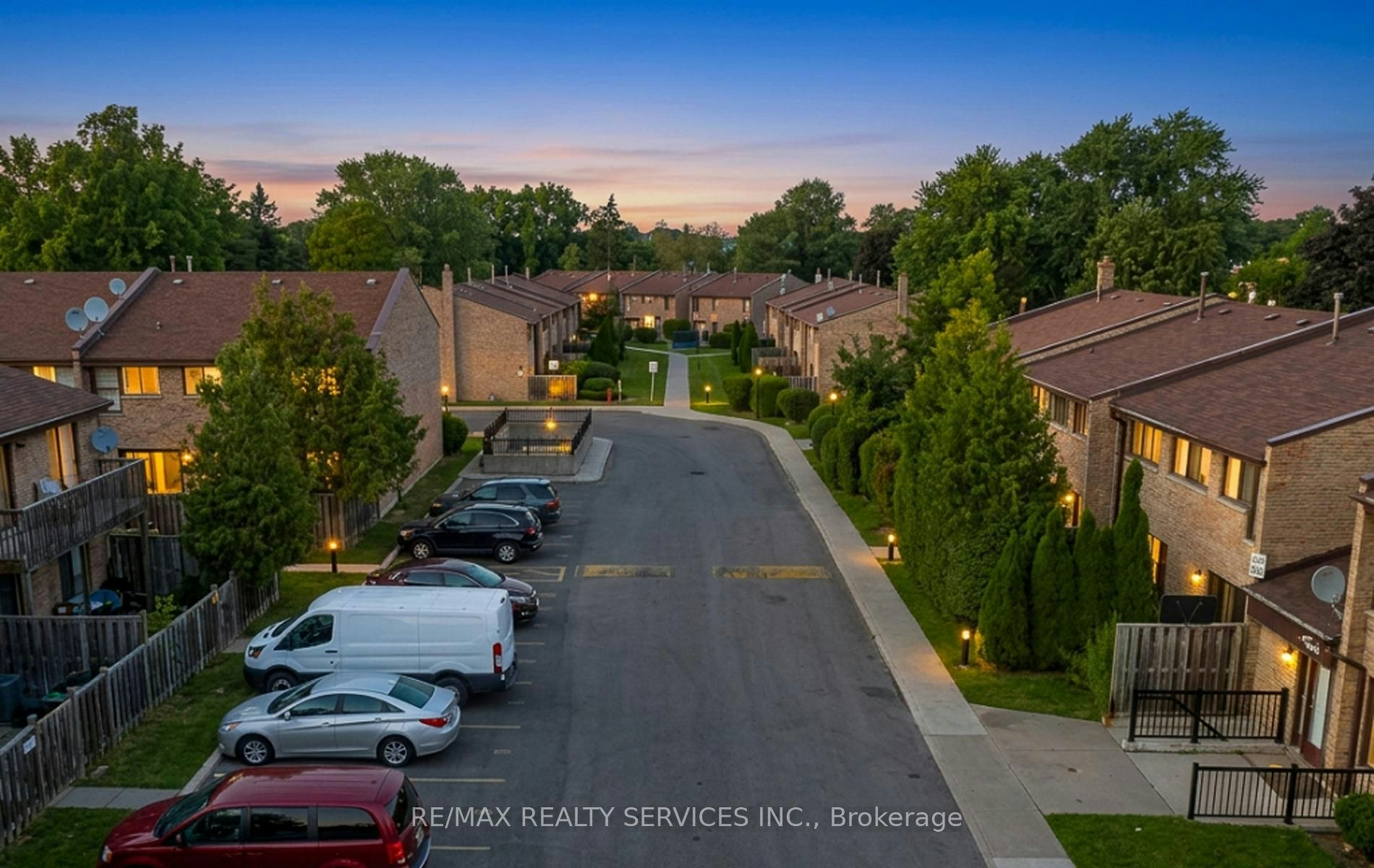 50-2605 Woodchester Drive, Mississauga, ON, L5K 2E3