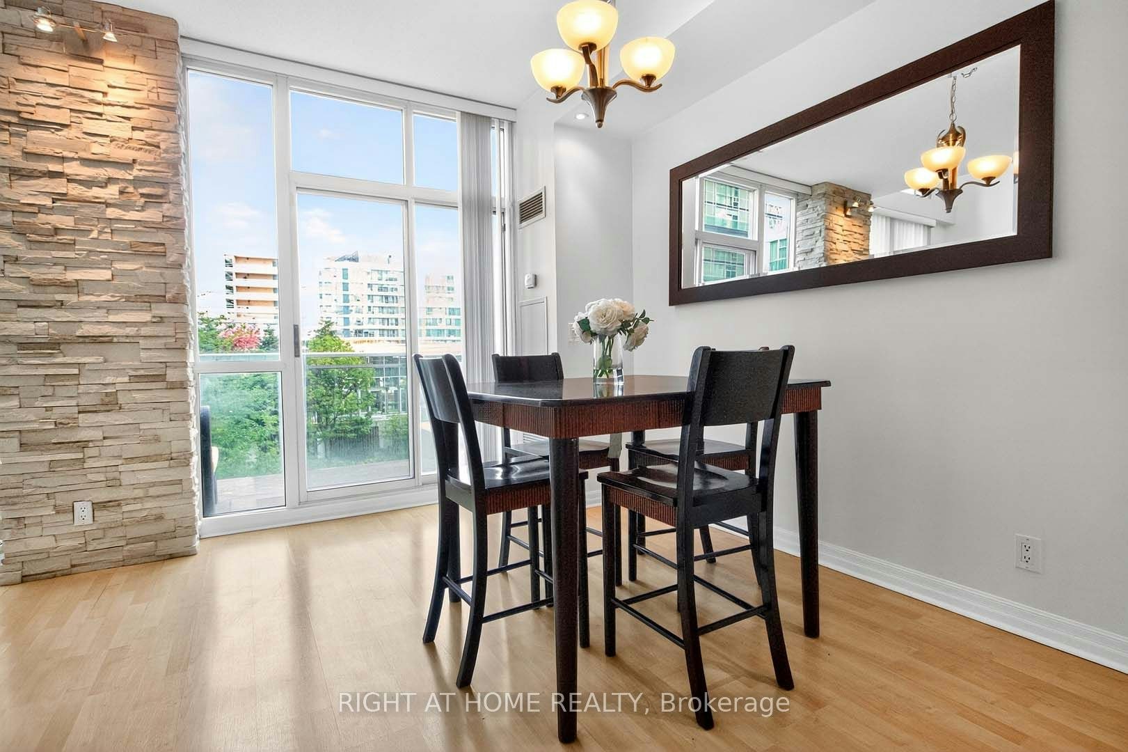 717-220 Burnhamthorpe Road W, Mississauga, ON, L5B 4N4 - 2