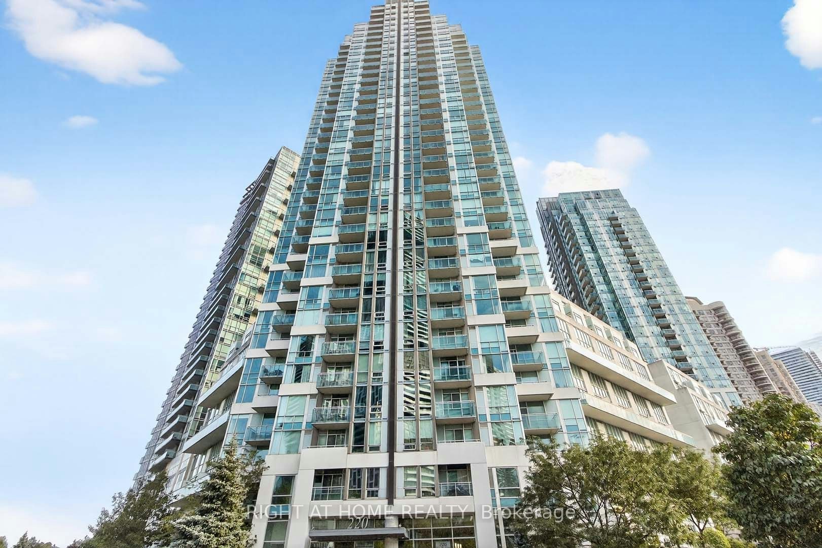 717-220 Burnhamthorpe Road W, Mississauga, ON, L5B 4N4