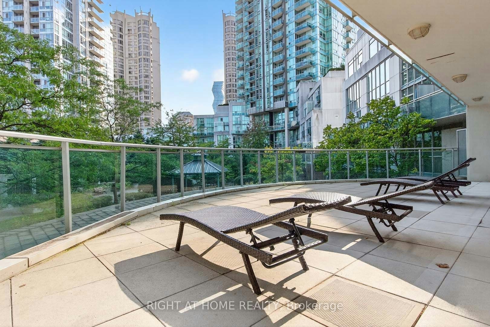 717-220 Burnhamthorpe Road W, Mississauga, ON, L5B 4N4 - 11