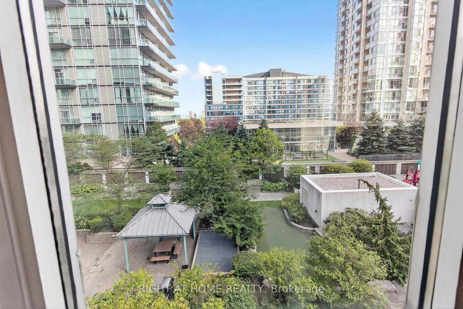 717-220 Burnhamthorpe Road W, Mississauga, ON, L5B 4N4 - 8