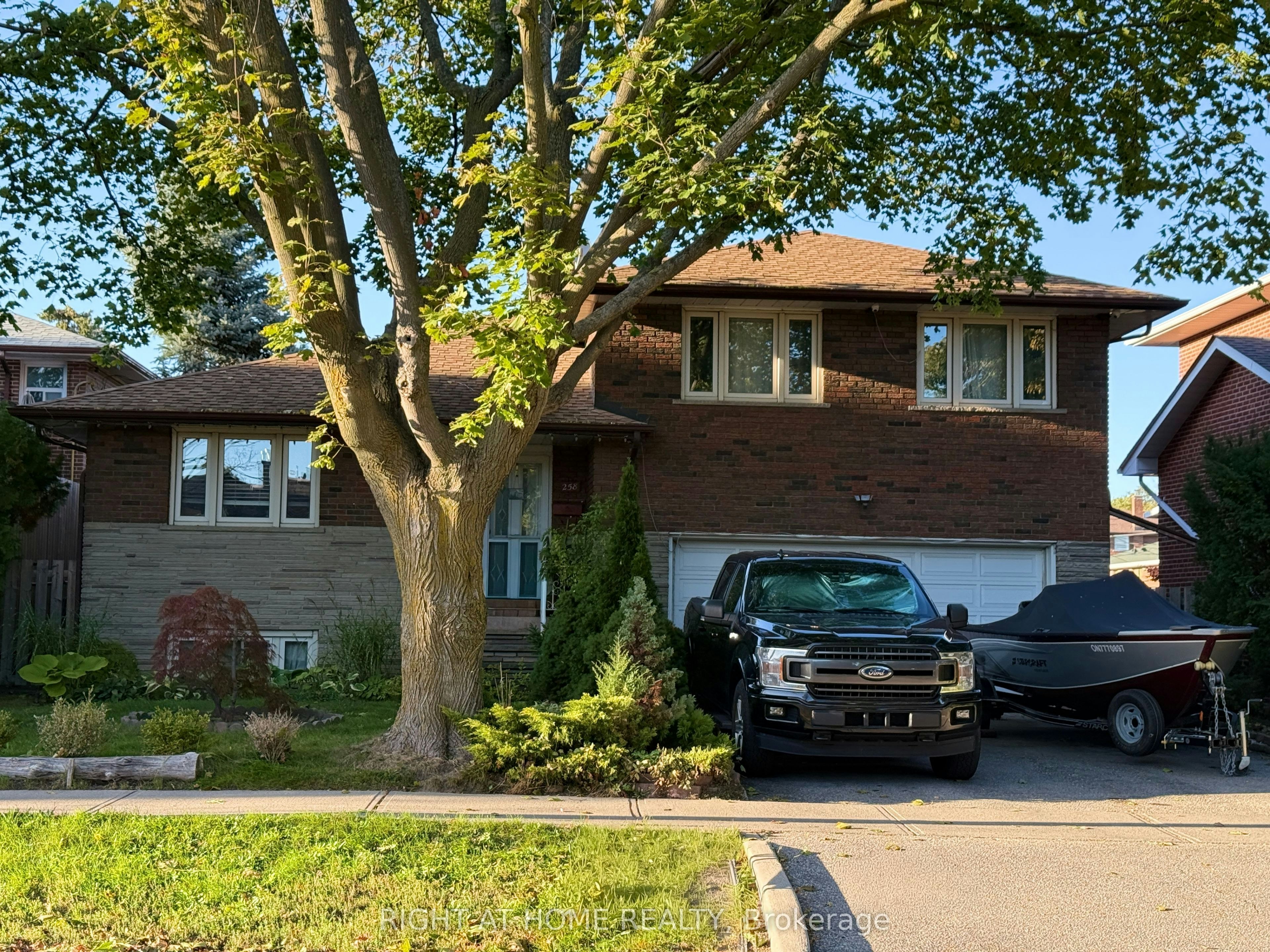 258 La Rose Avenue, Toronto, ON, M9P 1B7