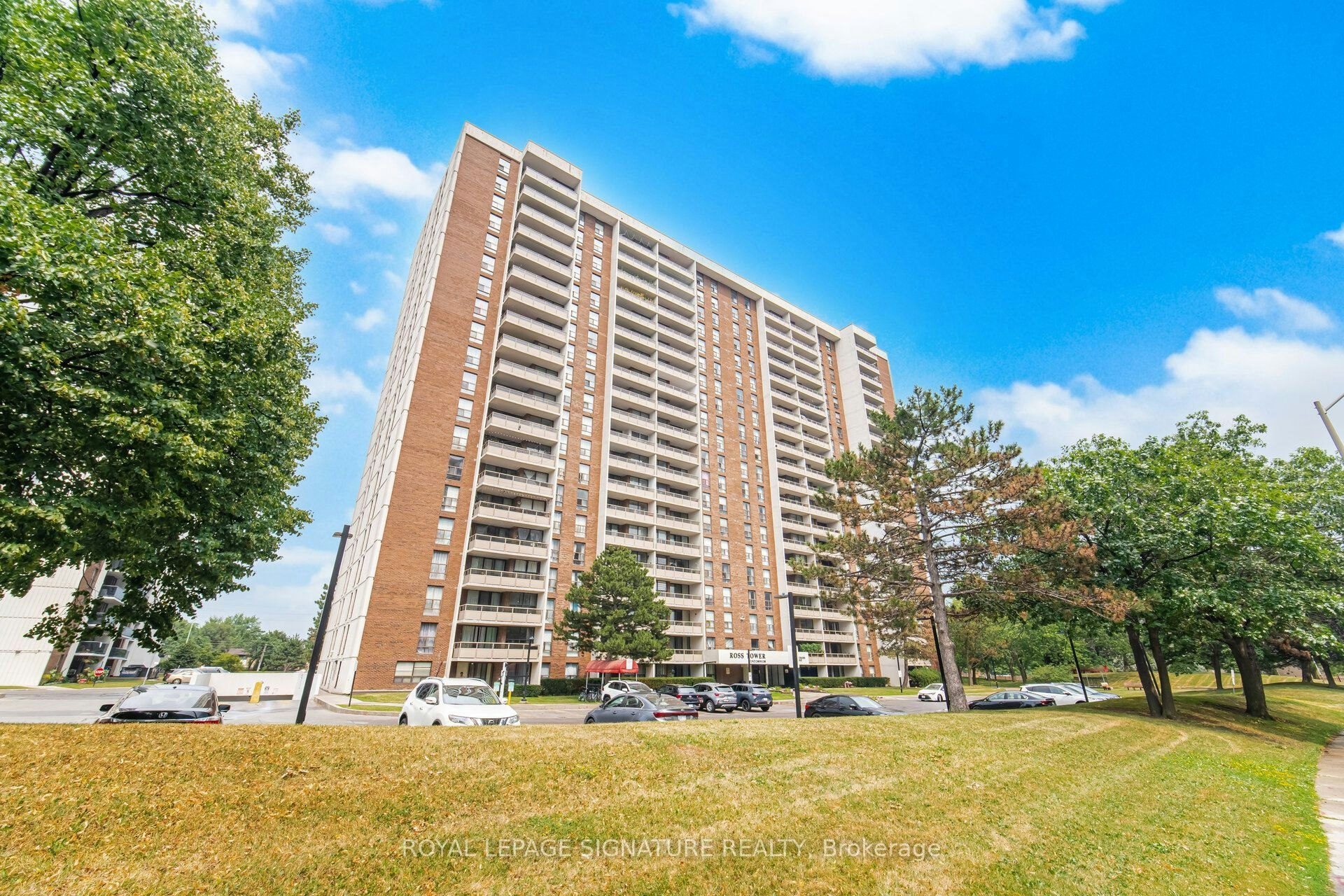 303-4 Kings Cross Road, Brampton, ON, L6T 3X8