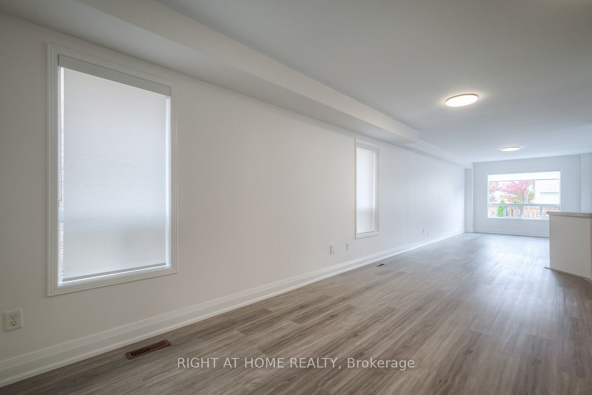 7401 Village Walk, Mississauga, ON, L5W 1X6 - 7