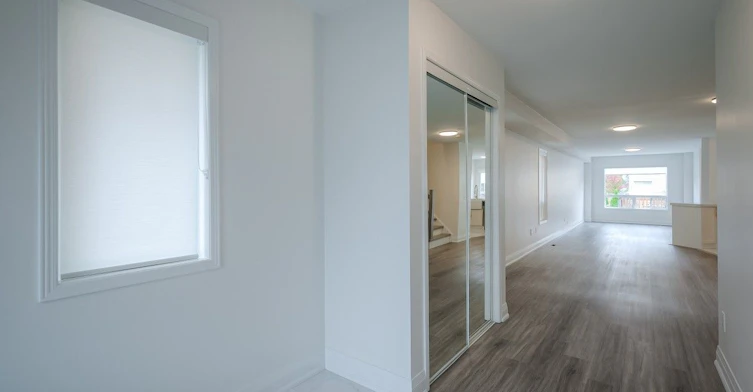 7401 Village Walk, Mississauga, ON, L5W 1X6 - 5