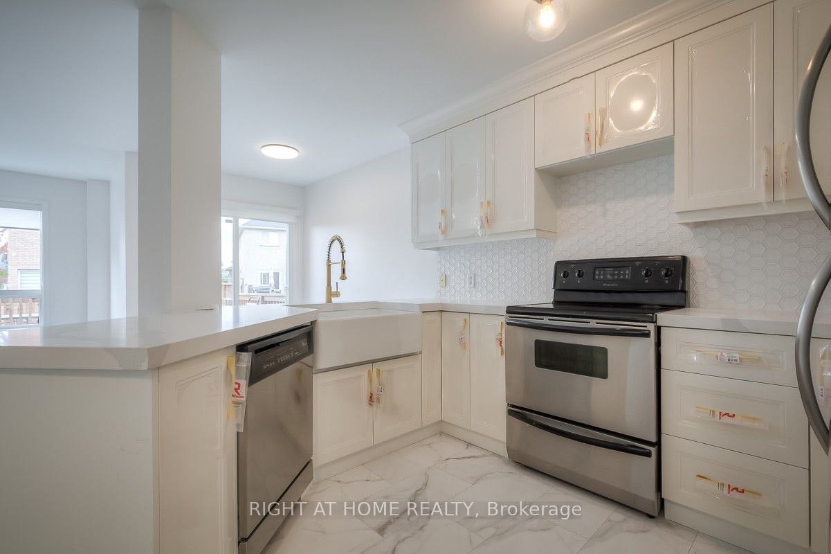 7401 Village Walk, Mississauga, ON, L5W 1X6 - 13