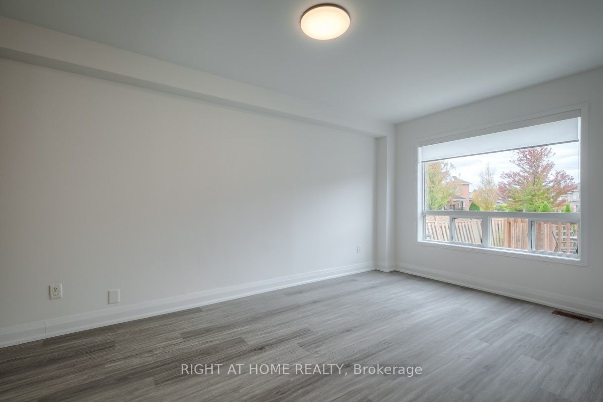 7401 Village Walk, Mississauga, ON, L5W 1X6 - 9