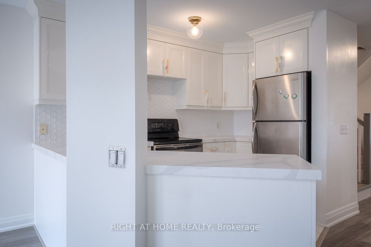 7401 Village Walk, Mississauga, ON, L5W 1X6 - 11