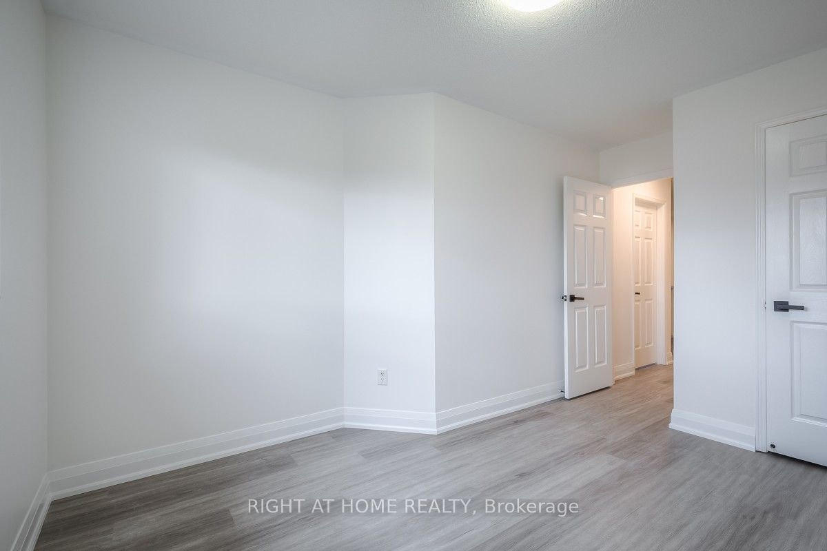 7401 Village Walk, Mississauga, ON, L5W 1X6 - 26