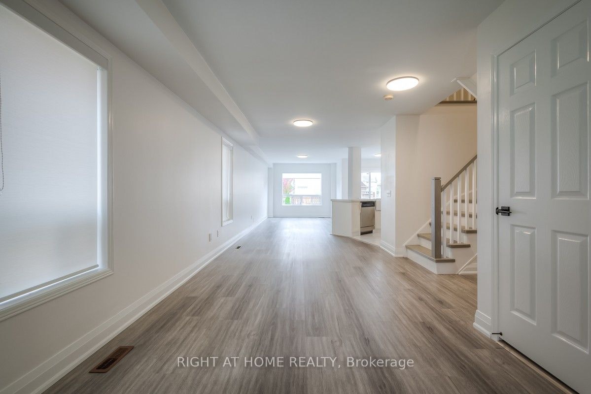 7401 Village Walk, Mississauga, ON, L5W 1X6 - 6