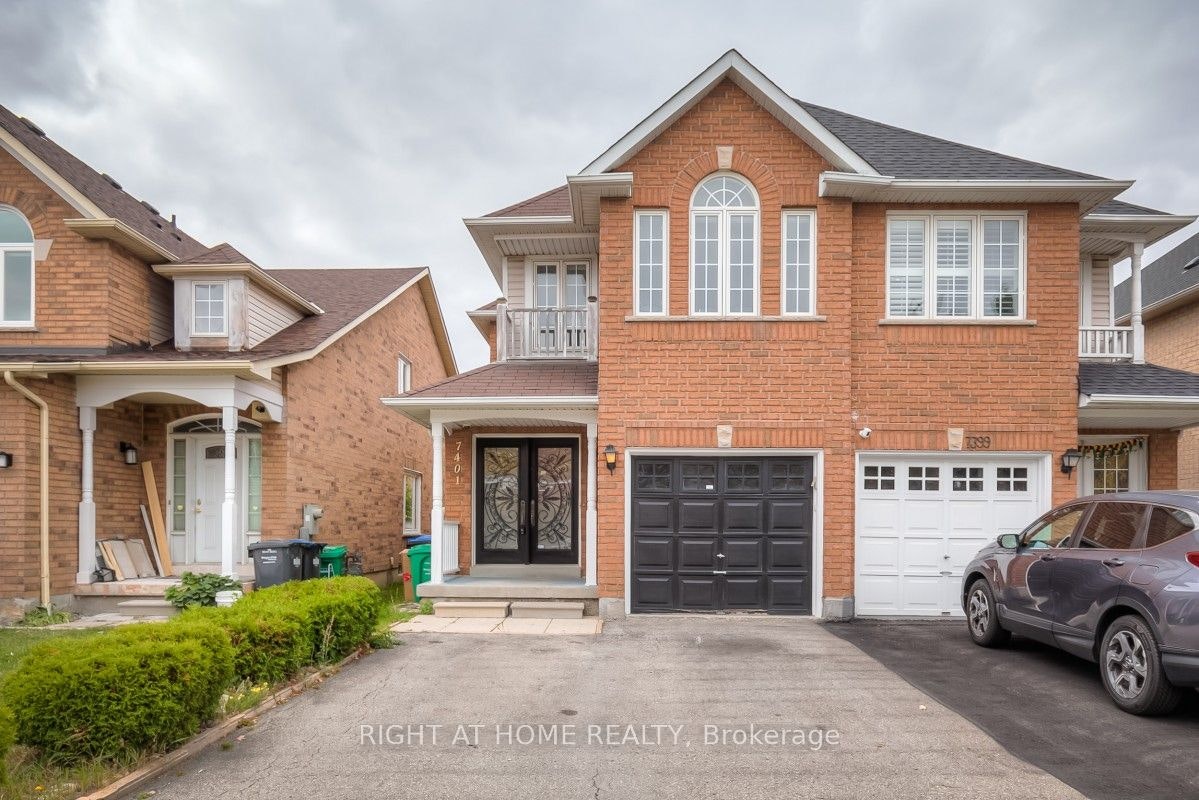 7401 Village Walk, Mississauga, ON, L5W 1X6 - 2
