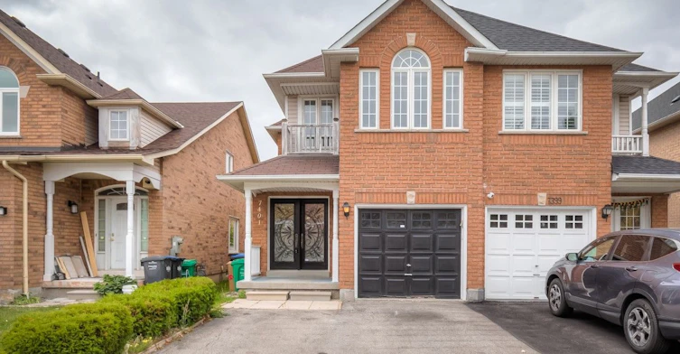 7401 Village Walk, Mississauga, ON, L5W 1X6 - 2