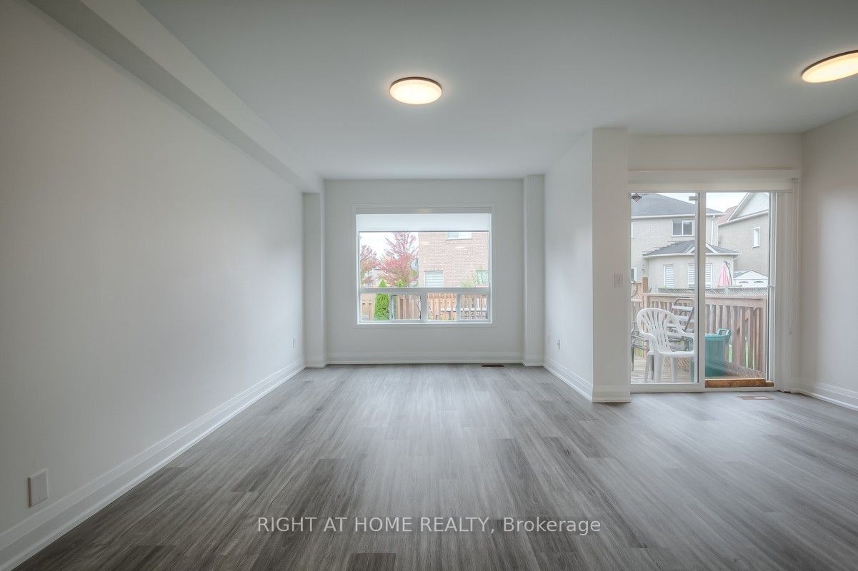 7401 Village Walk, Mississauga, ON, L5W 1X6 - 8