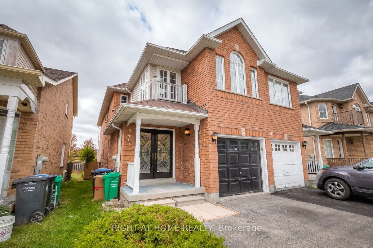 7401 Village Walk, Mississauga, ON, L5W 1X6 - 4