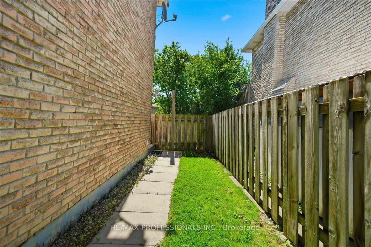 1708 Woodeden Drive, Mississauga, ON, L5H 3S5 - 7