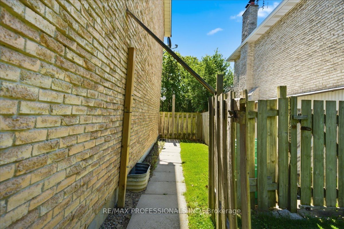 1708 Woodeden Drive, Mississauga, ON, L5H 3S5 - 6