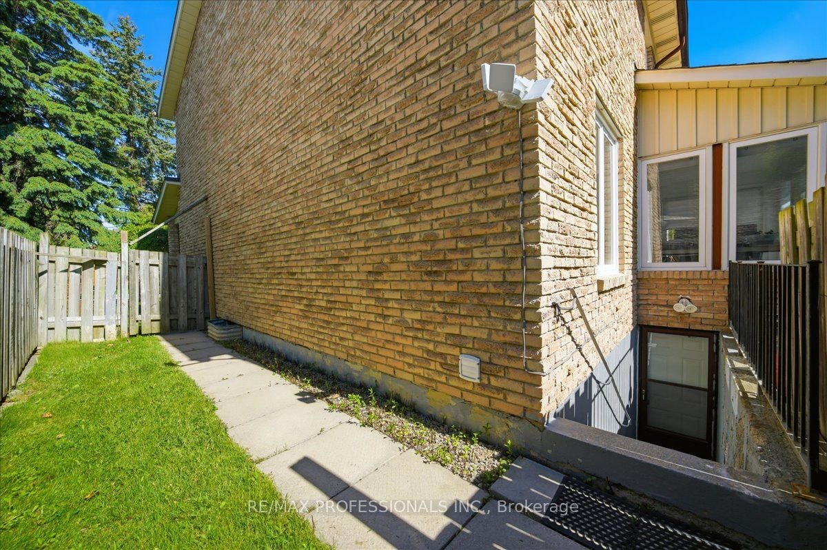 1708 Woodeden Drive, Mississauga, ON, L5H 3S5 - 8