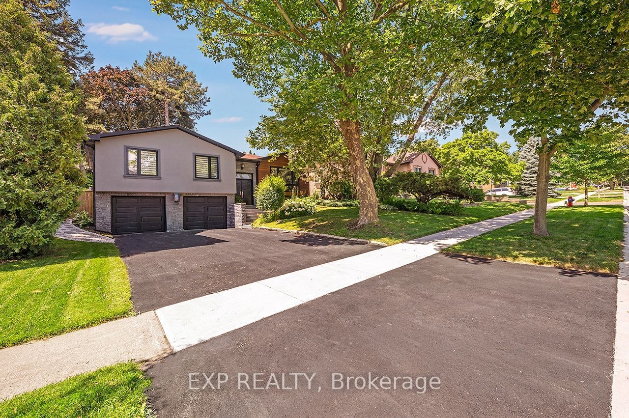 1410 Petrie Way, Mississauga, ON, L5J 1G5